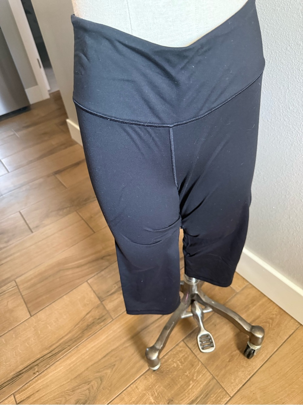 Victoria's Secret Black High-Waist Capri Leggings